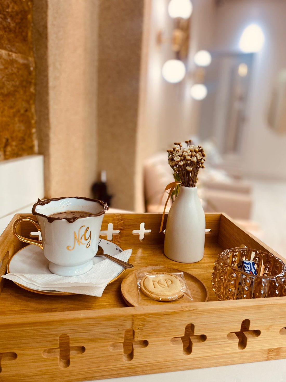 Detalhe do atendimento: café servido na Clínica Perfacce